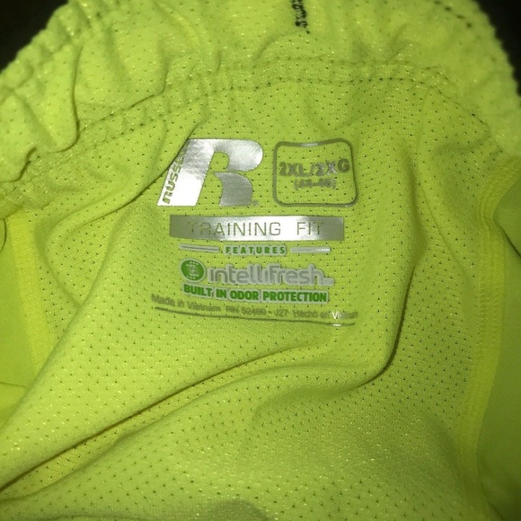 Russell Men's 9" 2 in 1 Black Work Out Shorts - Picture 5 of 7